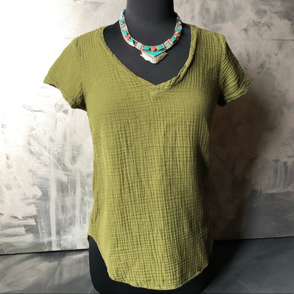 Cloth & Stone Olive Green V neck short sleeve tee - Picture 1 of 6